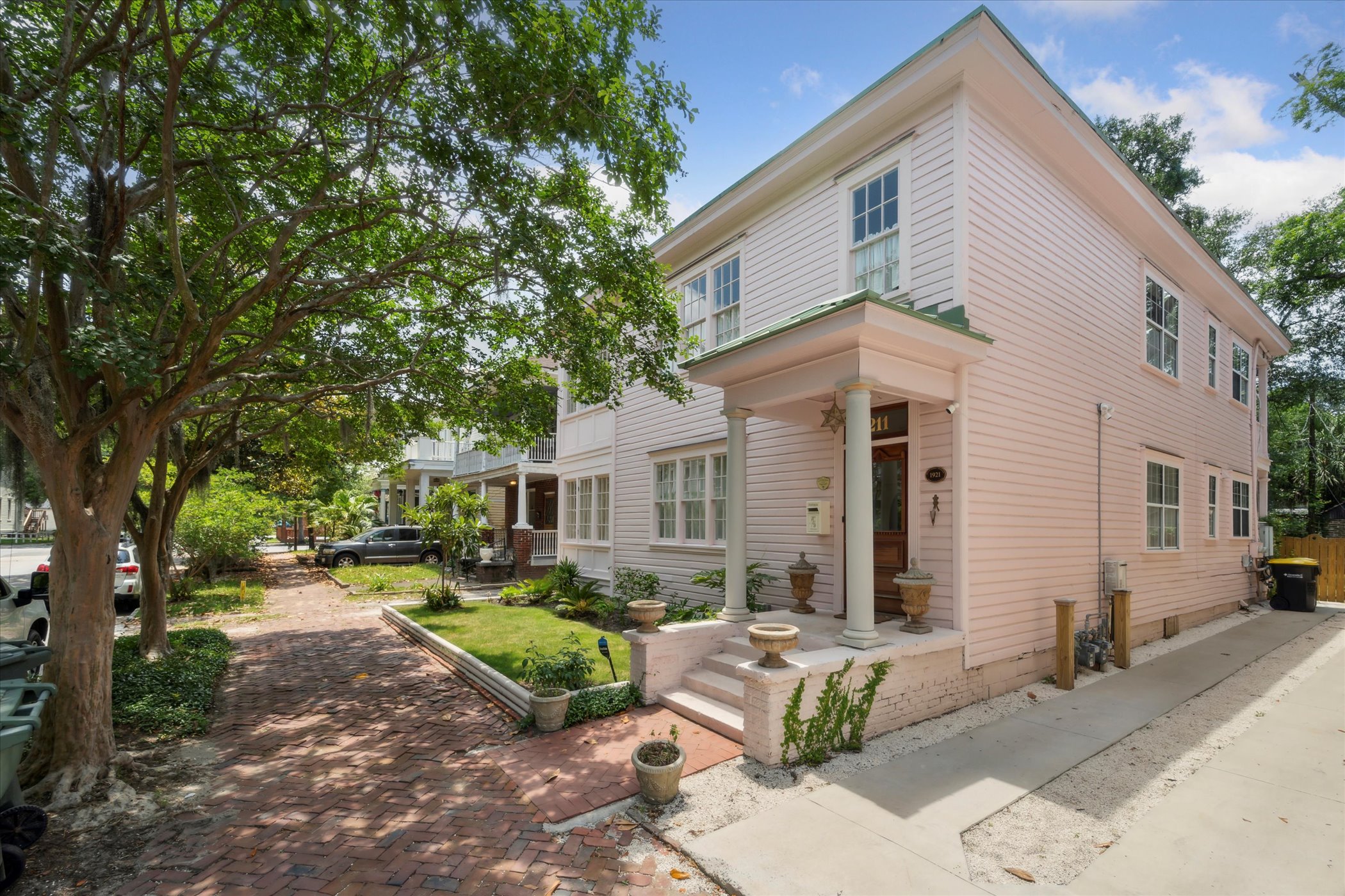 Property main image